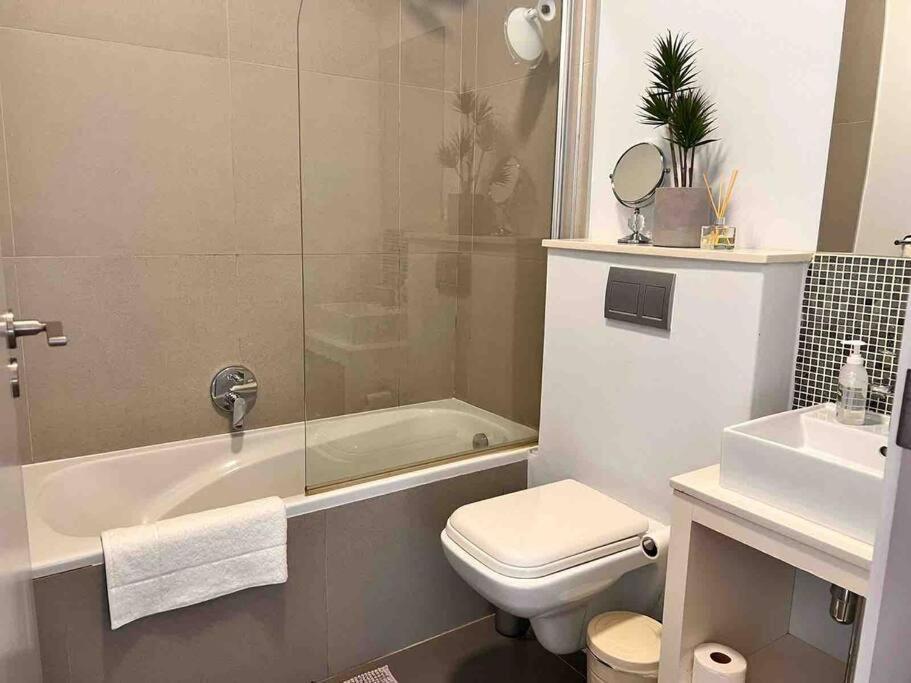 Enjoy At Our Point Apartment